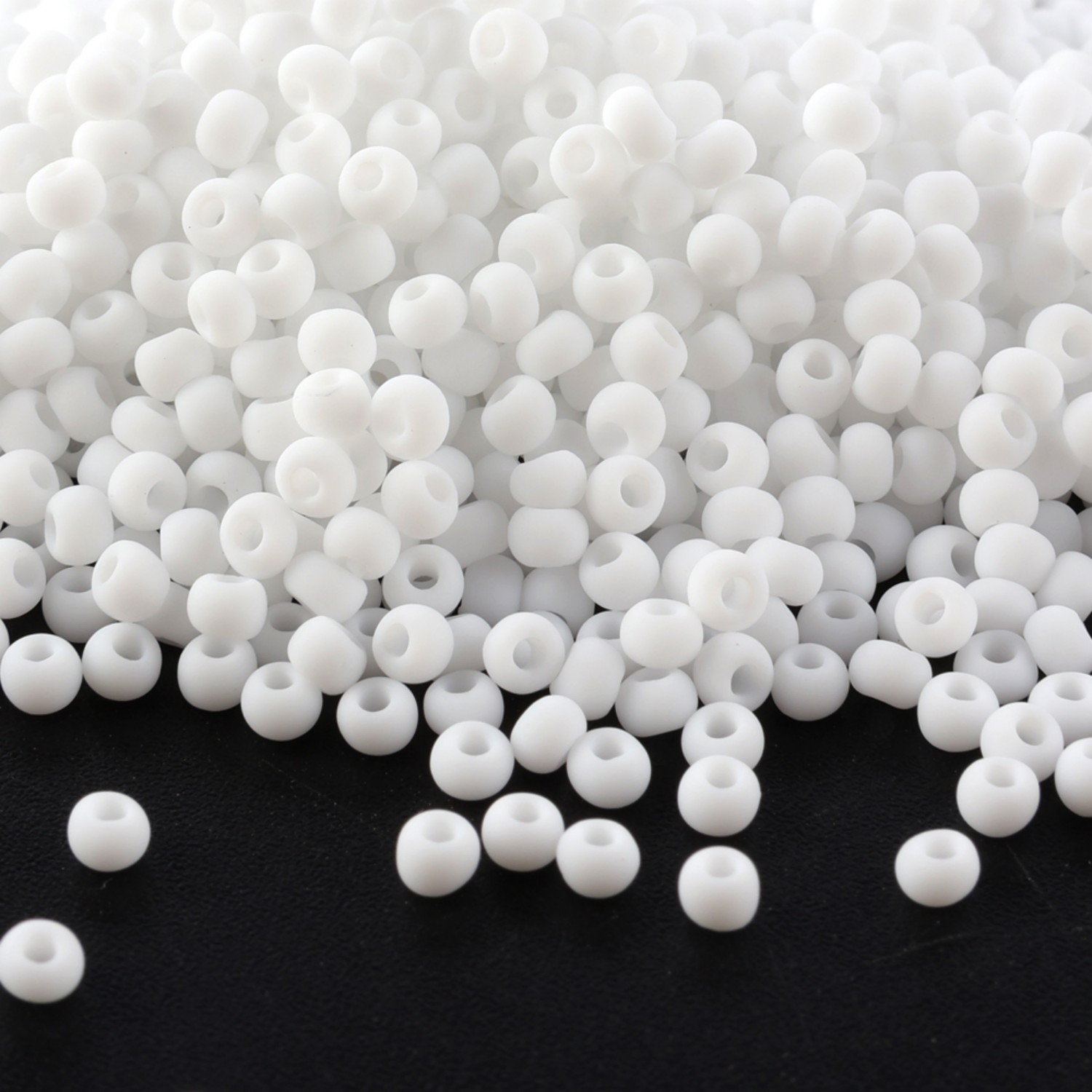 Seed Bead Tube - ลูกปัดเม็ดกลมสีดำด้านและสีขาว CJ 11/0 สำหรับงานประดิษฐ์ DIY ทุกประเภท